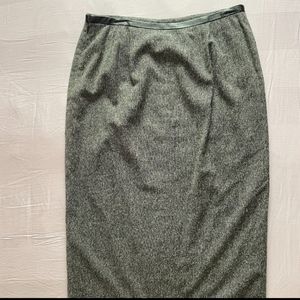 Dark gray Woven Dana Buchman skirt with faux leather looking accounts size 18